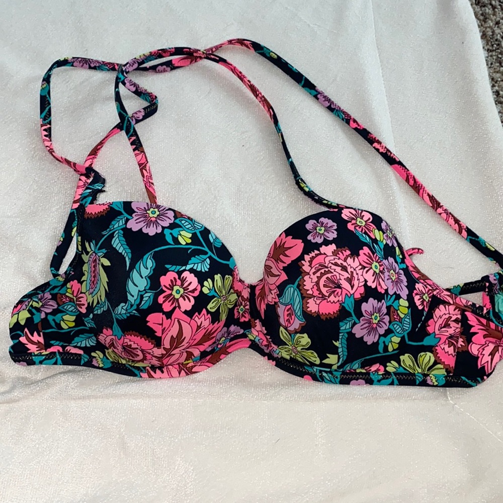 Women’s floral bathing suit top